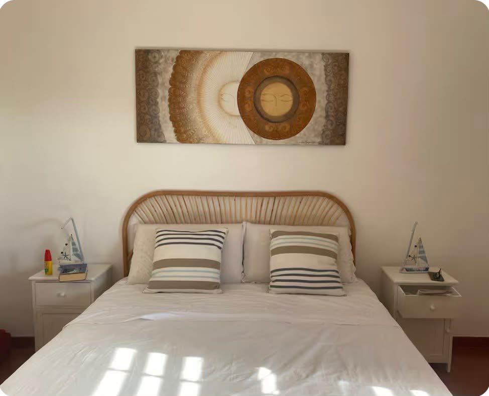 Doppelzimmer mit Rattan-Kopfteil